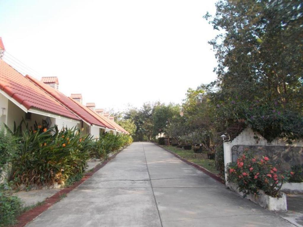 Ratchapreuk Resort Kalasin Buitenkant foto